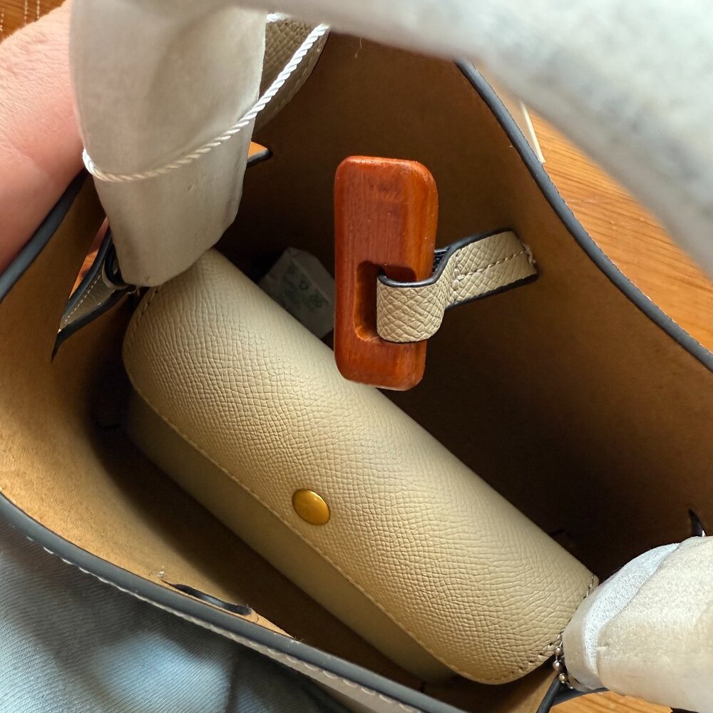Small Tan LLS Purse NWT - Picture 4 of 6